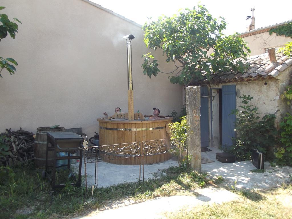 Chambres Et Table D'Hotes Au Brabo Mormoiron Exterior photo