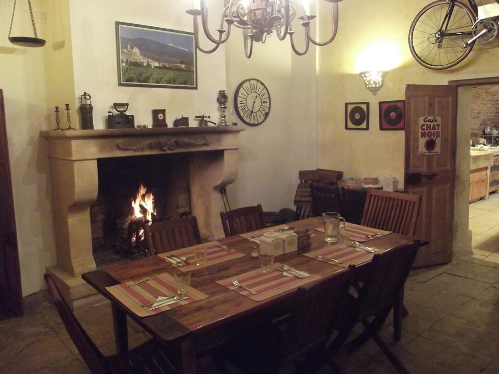Chambres Et Table D'Hotes Au Brabo Mormoiron Exterior photo